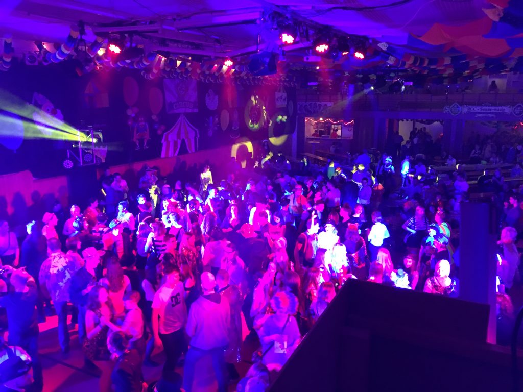 Abendveranstaltung mit Lichttechnik