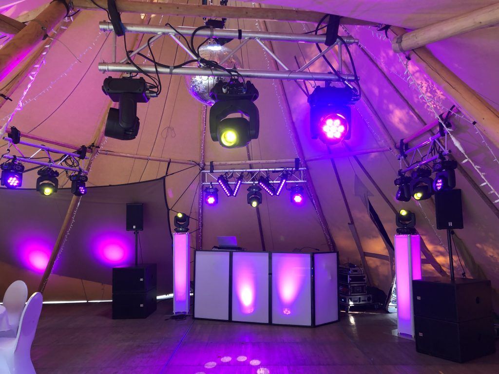 Band auf Bühne